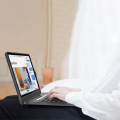 JIUYU Mocne Etui Podświetlana Klawiatura TouchPad do iPad Pro 12.9 2021/2020
