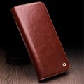 QIALINO Eleganckie Skórzane Etui do iPhone 15 brązowe