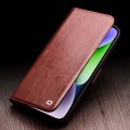 QIALINO Eleganckie Skórzane Etui do iPhone 14 Plus brązowe