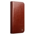 QIALINO Eleganckie Skórzane Etui do iPhone 16 Pro brązowe
