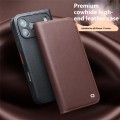 QIALINO Eleganckie Matowe Skórzane Etui do iPhone 17 Pro brązowe