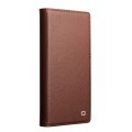 QIALINO Magnetyczne Eleganckie Skórzane Etui do iPhone Air brązowe