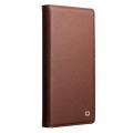 QIALINO Magnetyczne Eleganckie Skórzane Etui do iPhone 18 Pro brązowe